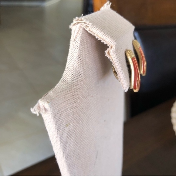 Vintage ClipOn Earrings - Picture 2 of 4